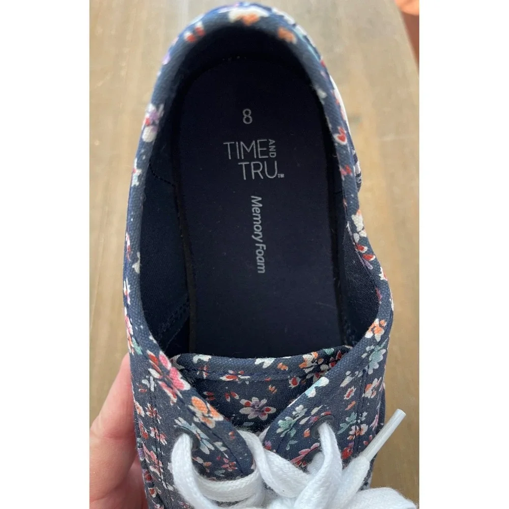 Time and Tru Women's Floral Lace Up Memory Foam Navy Sneakers Sz 8 EUC Comfort